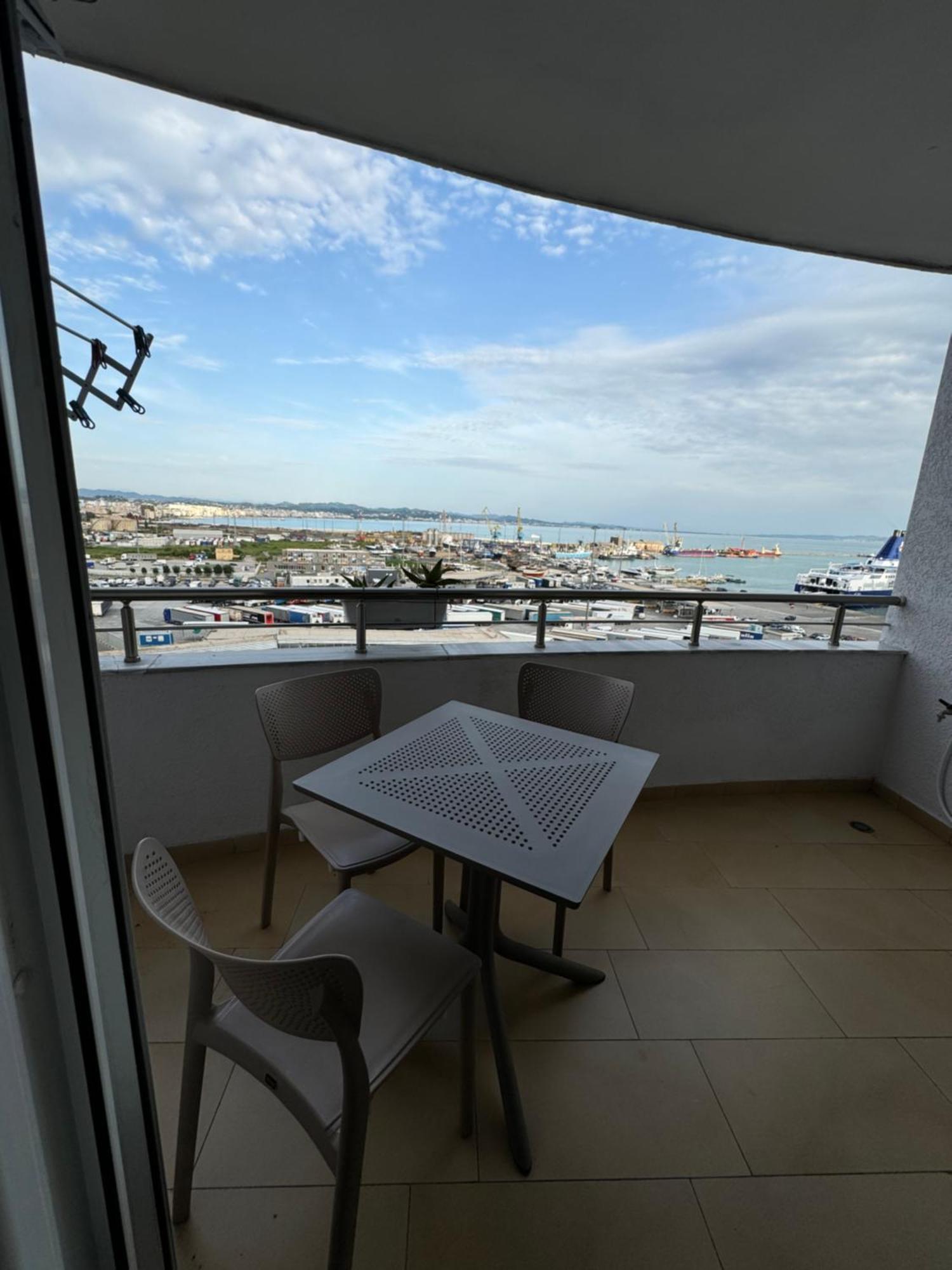 Port View Apartment 1 Durrës Exteriör bild